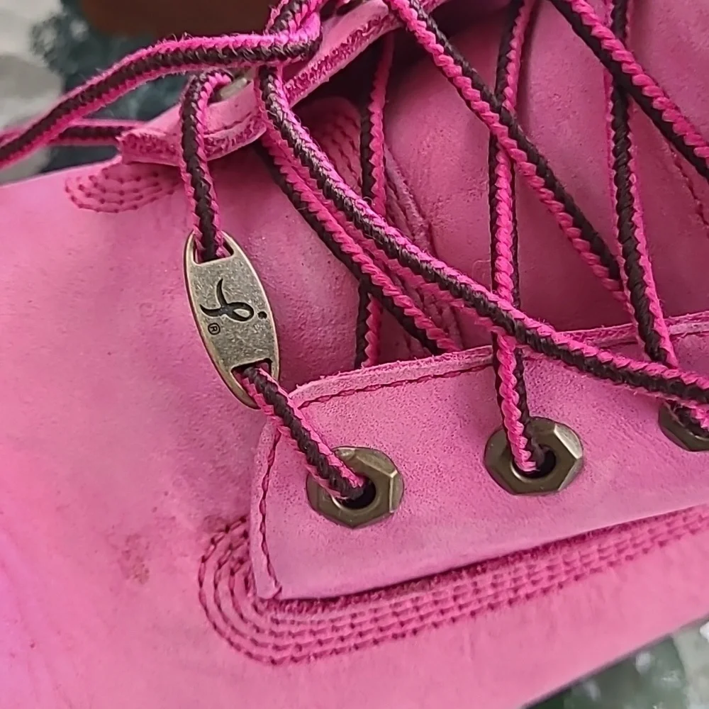 Pink Susan G Komen Breast Cancer Timberland Special‎ Edition Boots size 7 Boys